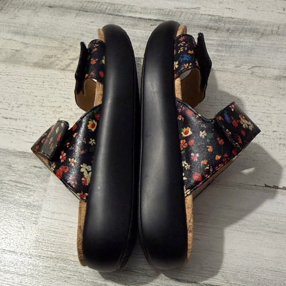 Alegria Women's Black Bryce Floral Platform Sandals - Picture 8 of 10